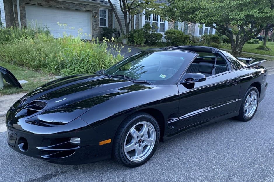2002 Pontiac Firebird (1993-2002) sold for $35,000