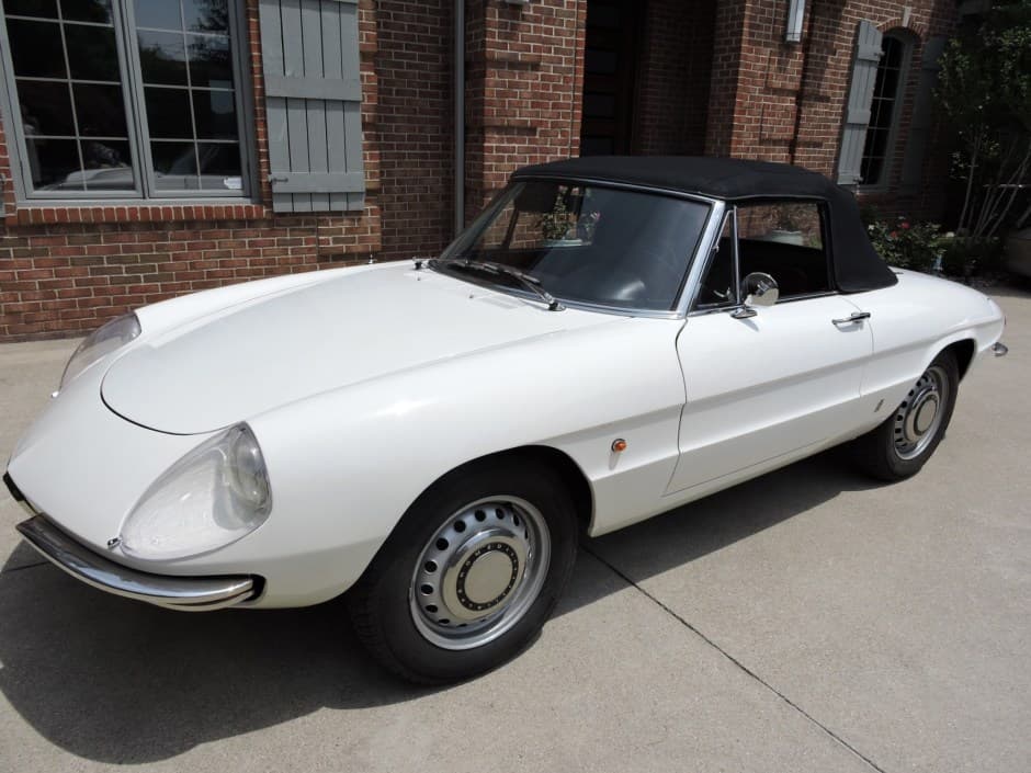 1967 Alfa Romeo 105/115 Spider Series 1 sold for $29,500