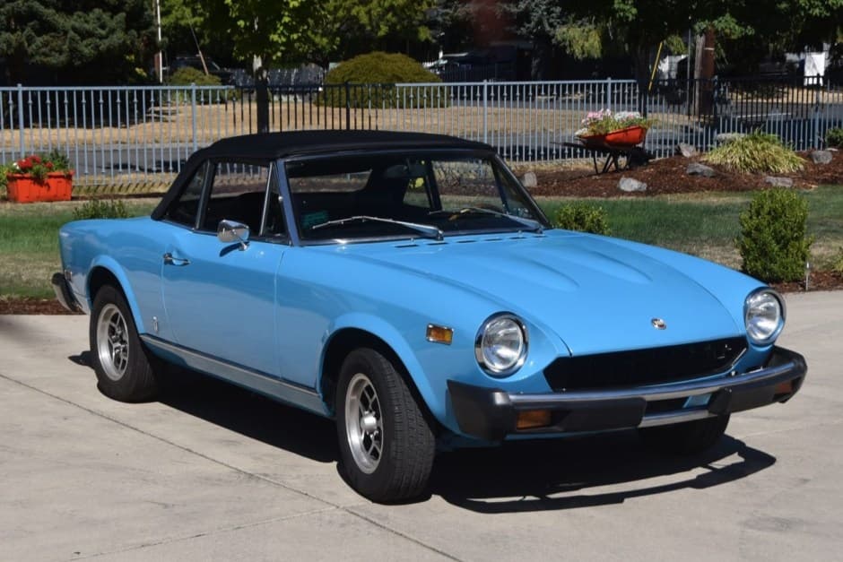 1978 Fiat 124 Spider (1966-1985) sold for $9,500