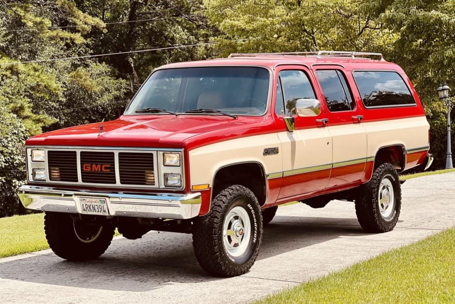 1985 GMC Suburban (1973-1991) sold for $55,750