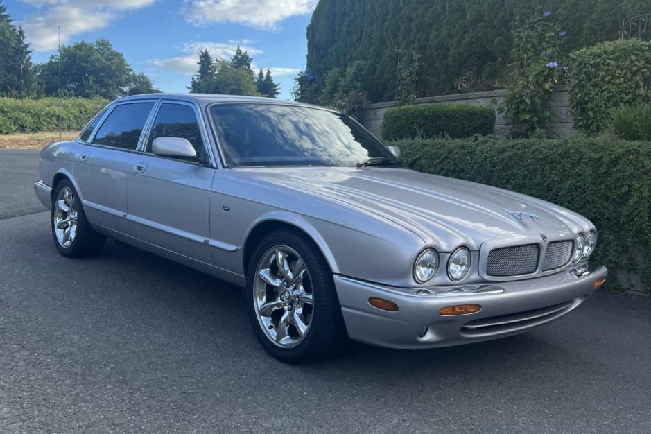 2000 Jaguar X308 XJR (1998-2003) sold for $18,250