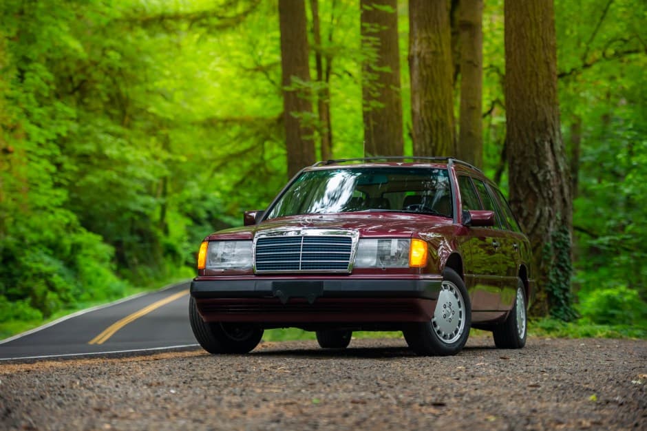 1991 Mercedes-Benz W124 E-Class sold for $19,910