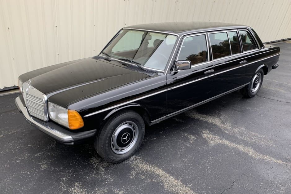 1985 Mercedes-Benz W123 sold for $12,750