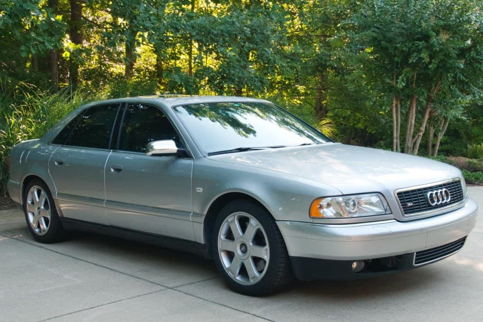 2001 Audi S8 sold for $9,201