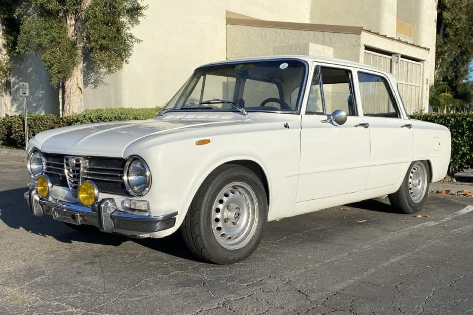 1970 Alfa Romeo 105 Series Sedan sold for $34,000