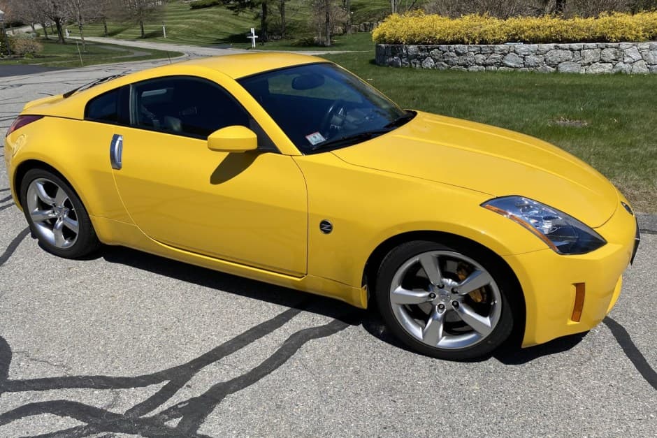 2005 Nissan 350Z sold for $15,750