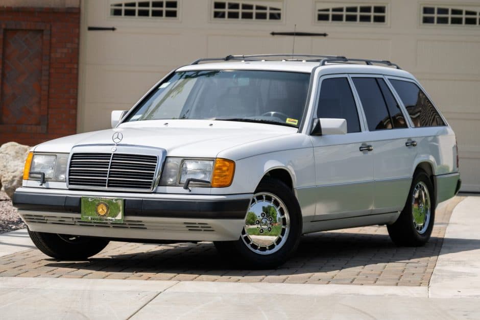 1990 Mercedes-Benz W124 E-Class sold for $16,500