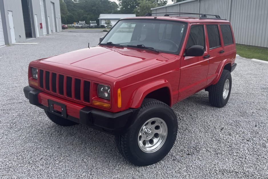 2001 Jeep XJ Cherokee sold for $11,000