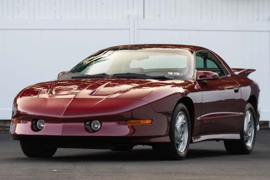 1993 Pontiac Firebird (1993-2002) sold for $16,501