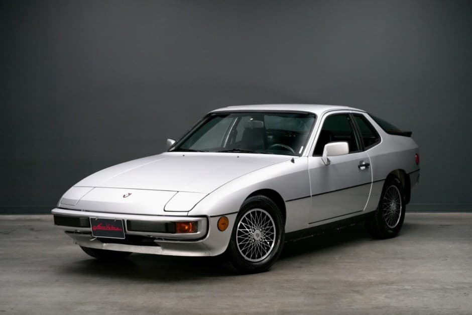 1982 Porsche 924 sold for $11,450