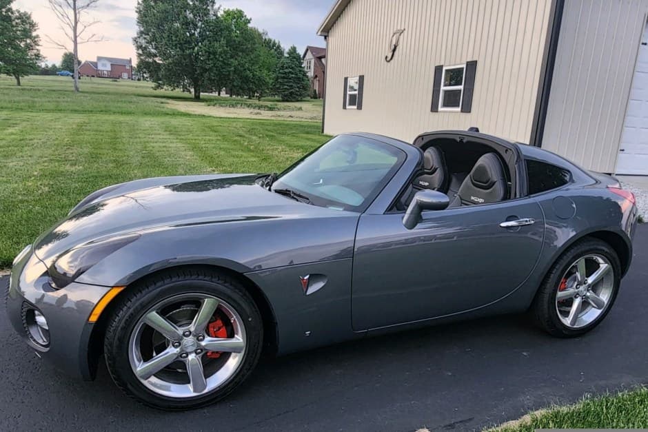 2009 Pontiac Solstice sold for $24,250