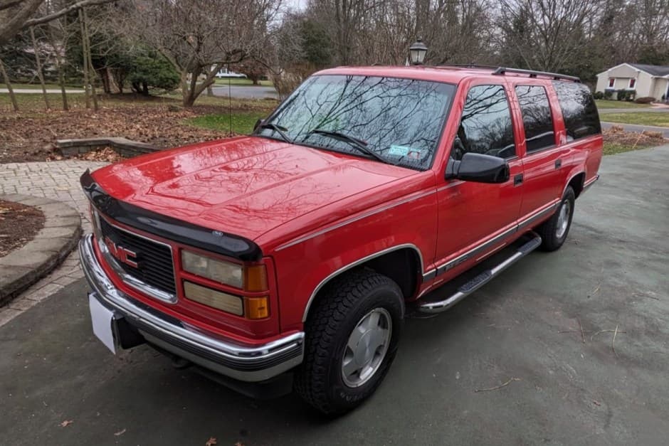 1995 GMC Suburban (GMT400 1992-1999) sold for $10,250