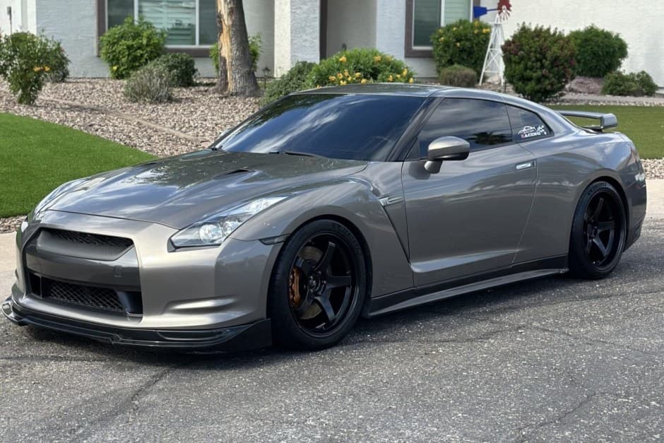 2009 Nissan GT-R R35 sold for $54,999
