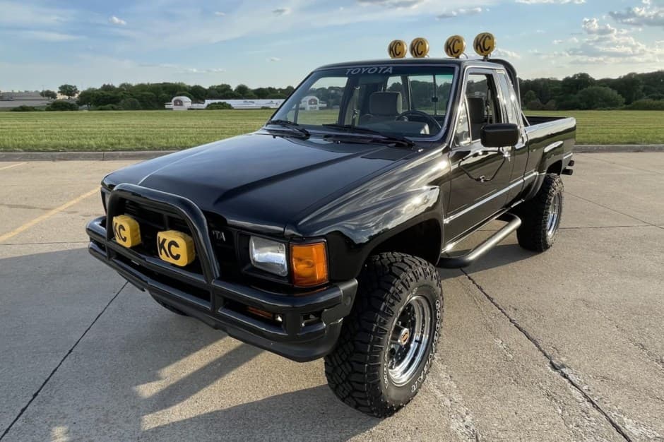 1987 Toyota Pickup (N50/N60/N70 1984-1988) sold for $21,750