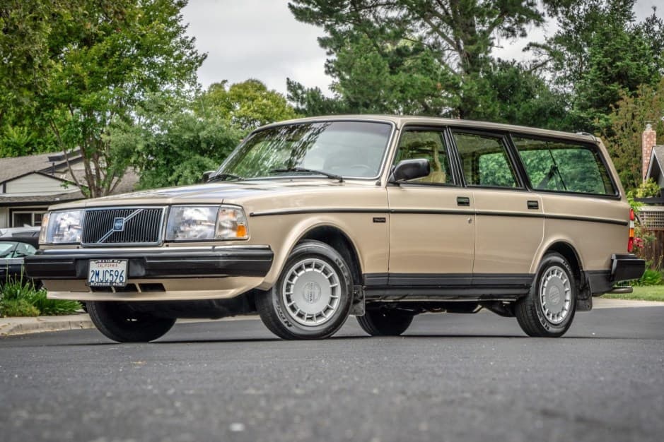 1989 Volvo 240 sold for $30,503