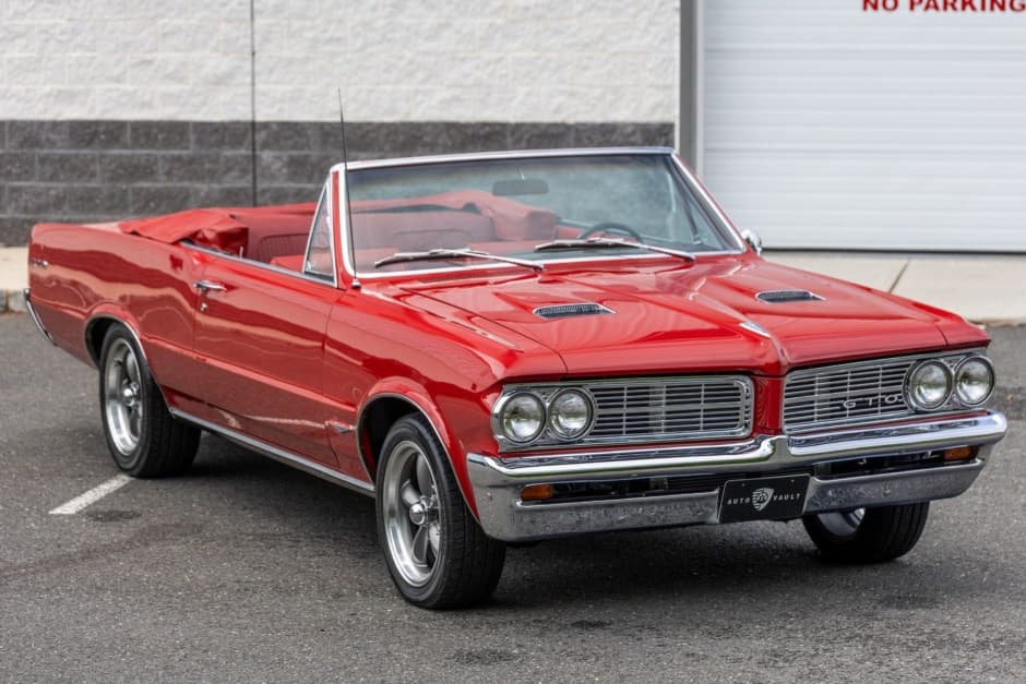 1964 Pontiac Tempest / LeMans sold for $37,064