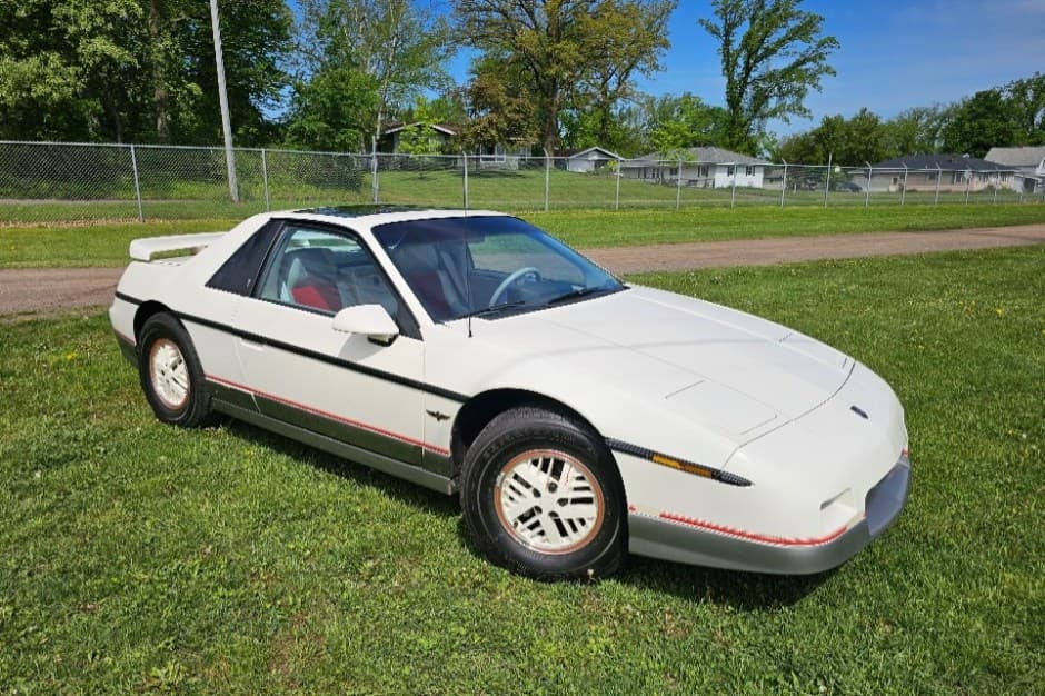 1984 Pontiac Fiero sold for $11,500