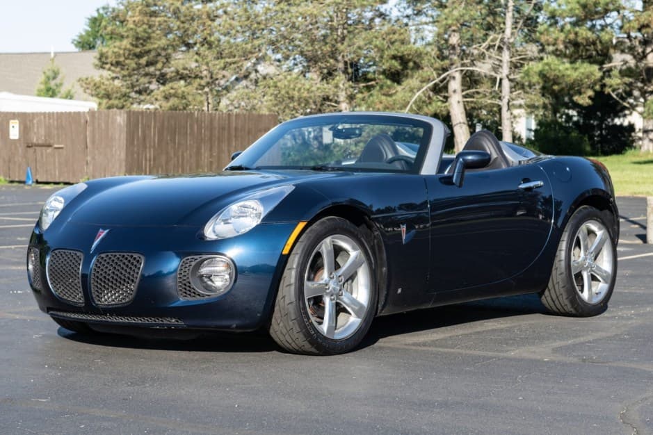 2007 Pontiac Solstice sold for $13,450