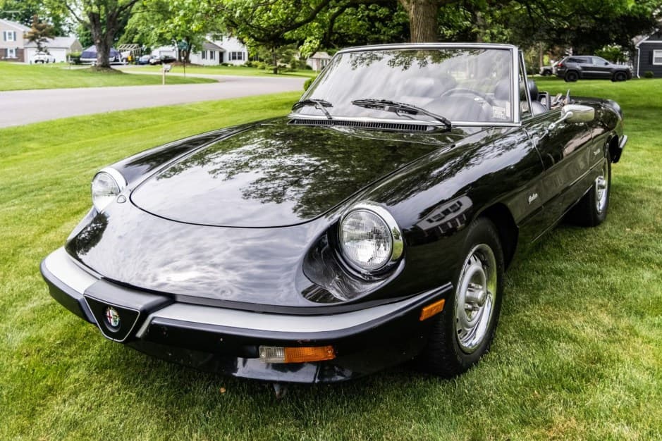 1986 Alfa Romeo 105/115 Spider Series 3 sold for $11,250