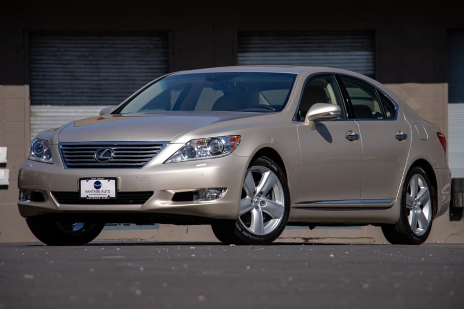 2012 Lexus LS Sedan sold for $25,000