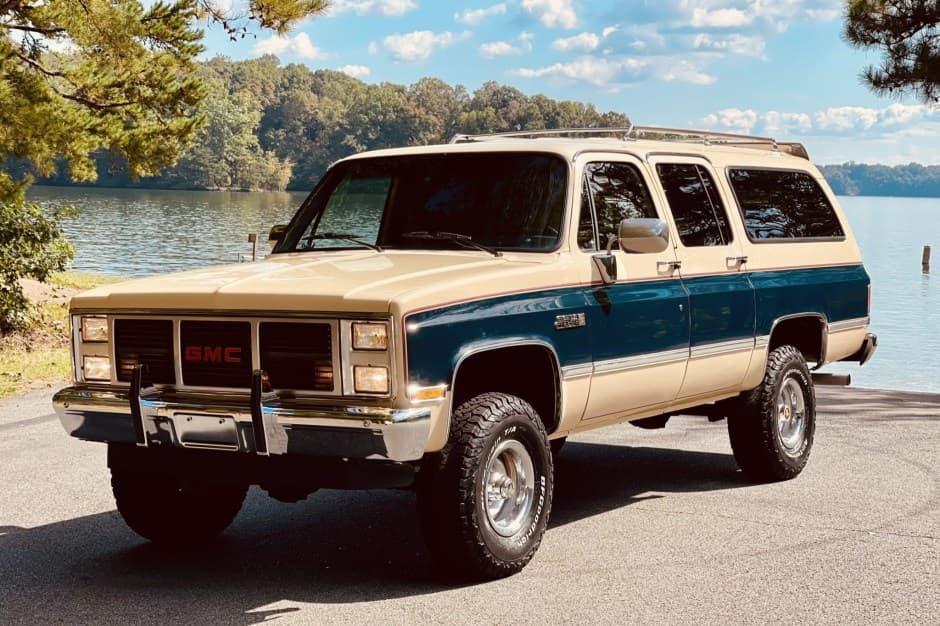 1988 GMC Suburban (1973-1991) sold for $52,250