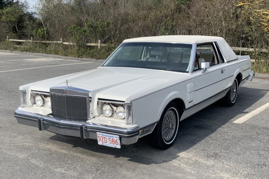 1982 Lincoln Continental Mark VI (1980-1983) sold for $5,682