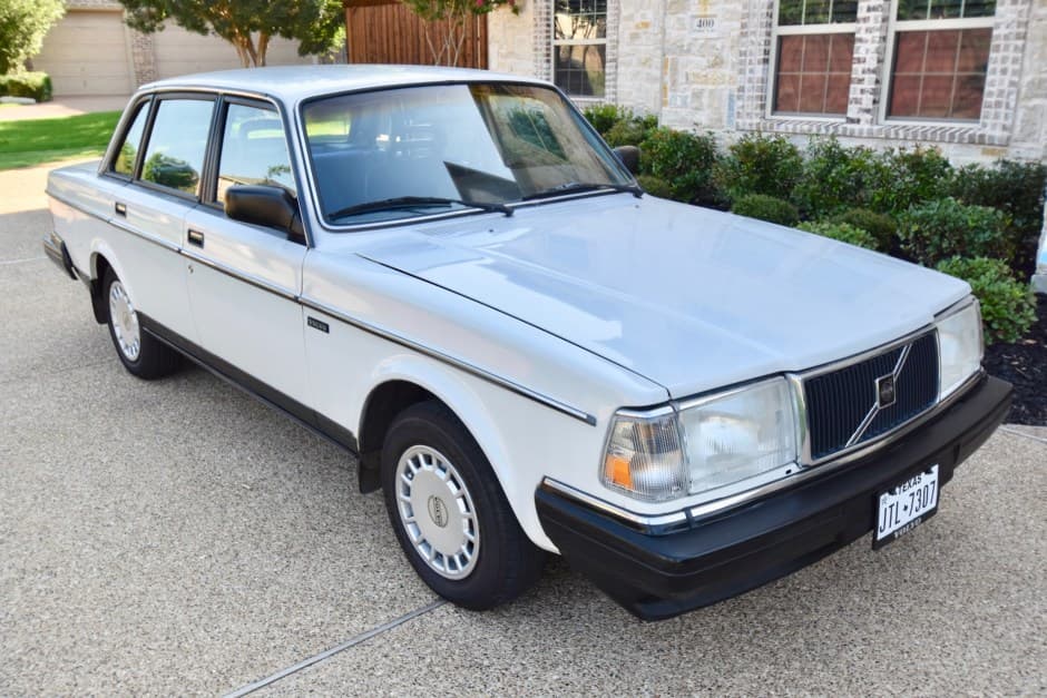 1988 Volvo 240 sold for $6,600