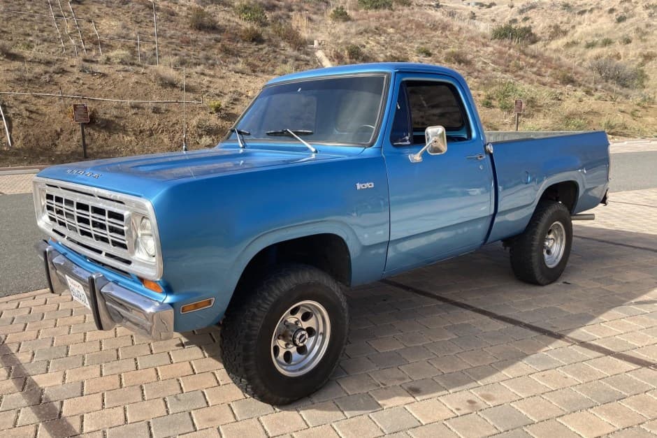 1974 Dodge Power Wagon sold for $8,400
