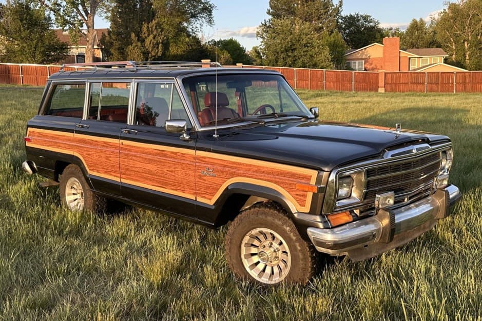 1986 Jeep SJ Grand Wagoneer sold for $19,000