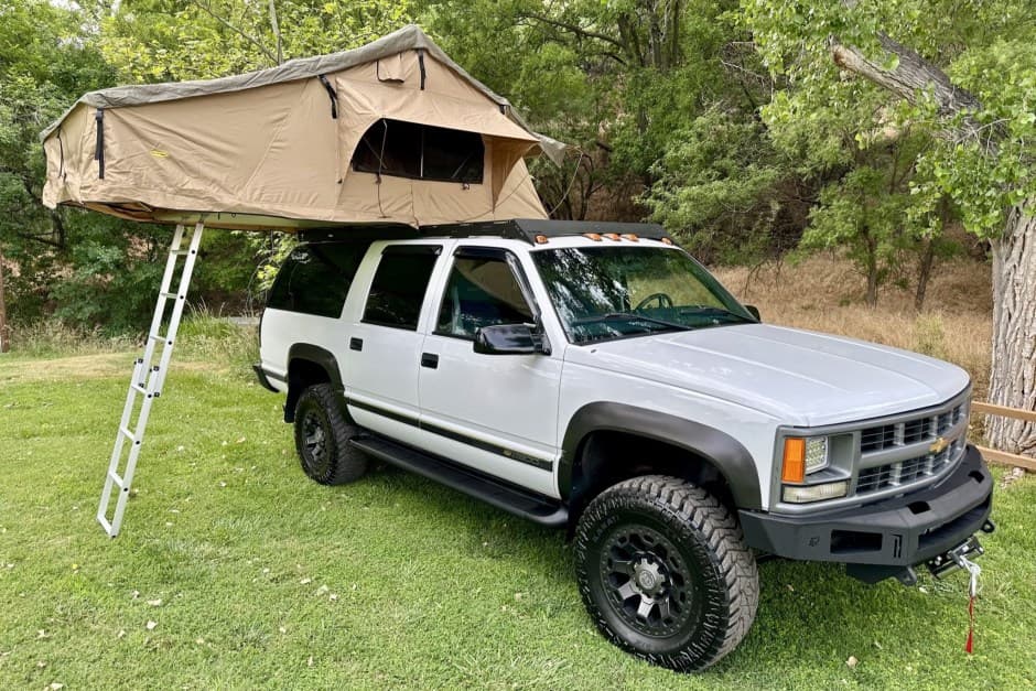 1999 Chevrolet Suburban (GMT400 1992-1999) sold for $25,500