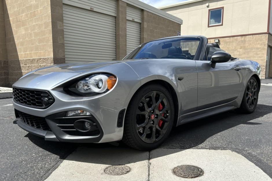 2017 Fiat 124 Spider (2017-2020) sold for $25,500