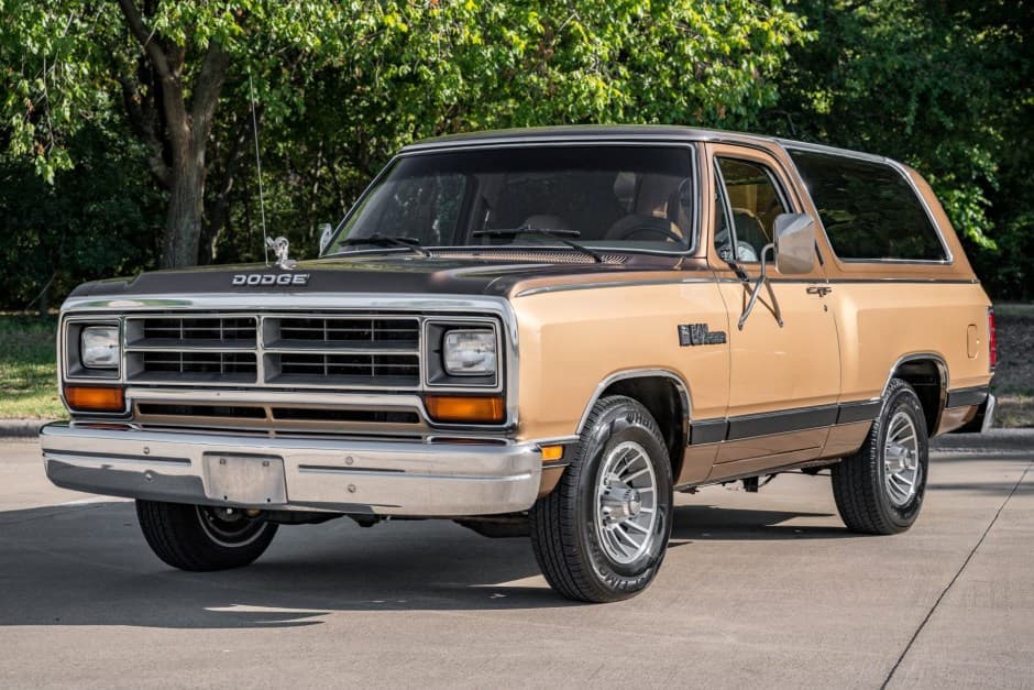 1987 Dodge Ramcharger / Plymouth Trail Duster sold for $16,000