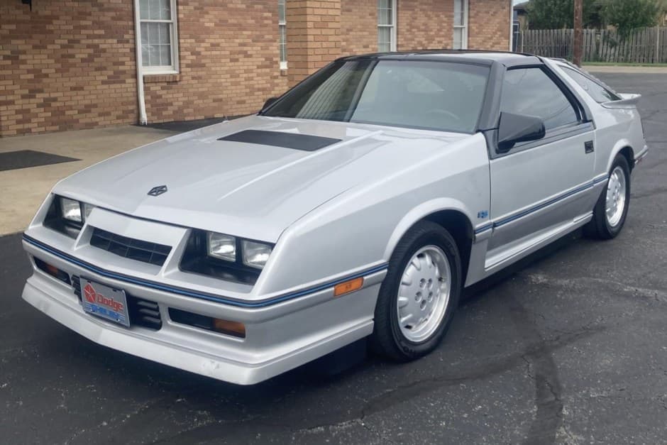 1986 Dodge Daytona & Chrysler Laser sold for $8,250
