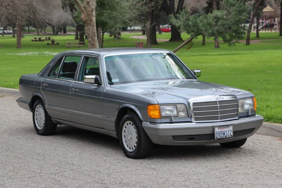 1988 Mercedes-Benz W126 S-Class sold for $17,500