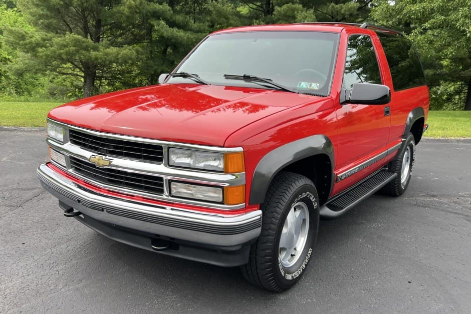 1999 Chevrolet Tahoe GMT400 sold for $28,000