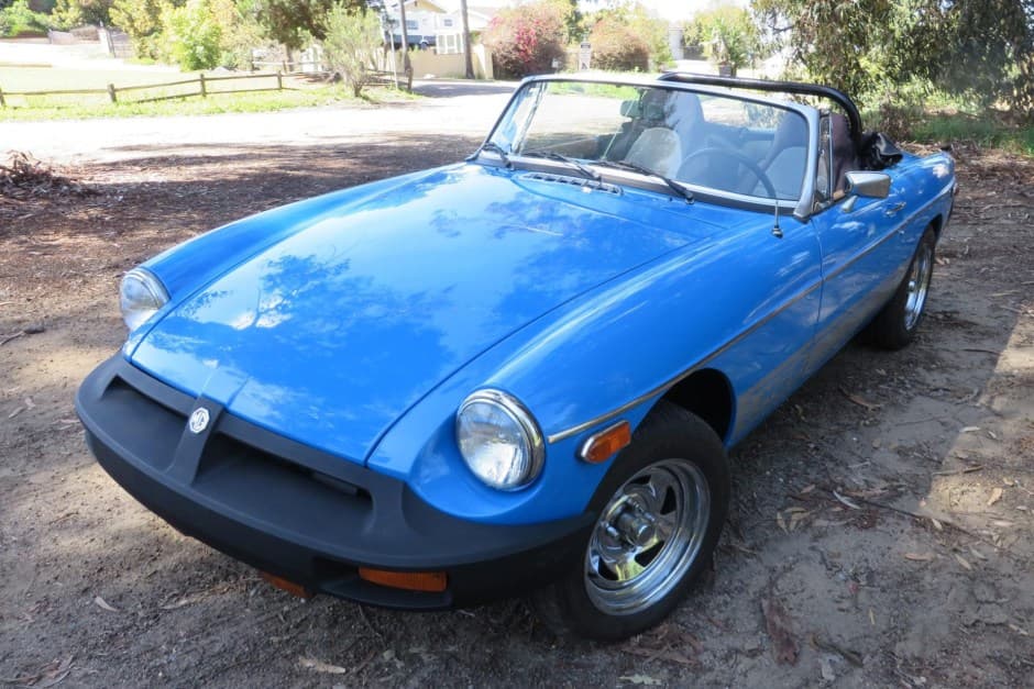 1977 MG MGB sold for $4,100