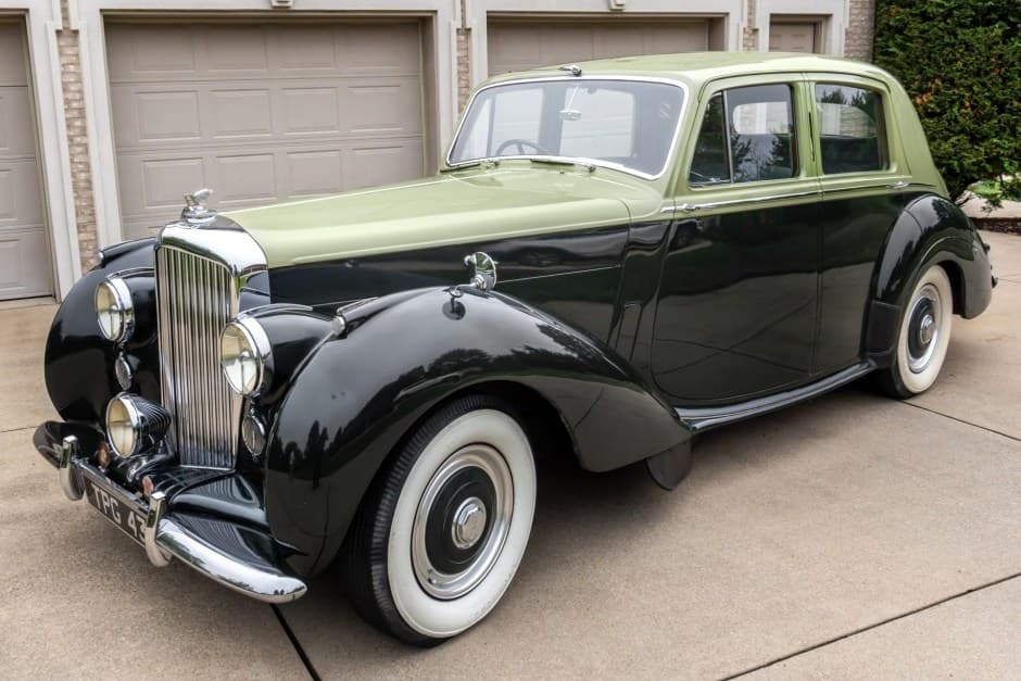 1953 Bentley R-Type sold for $32,000