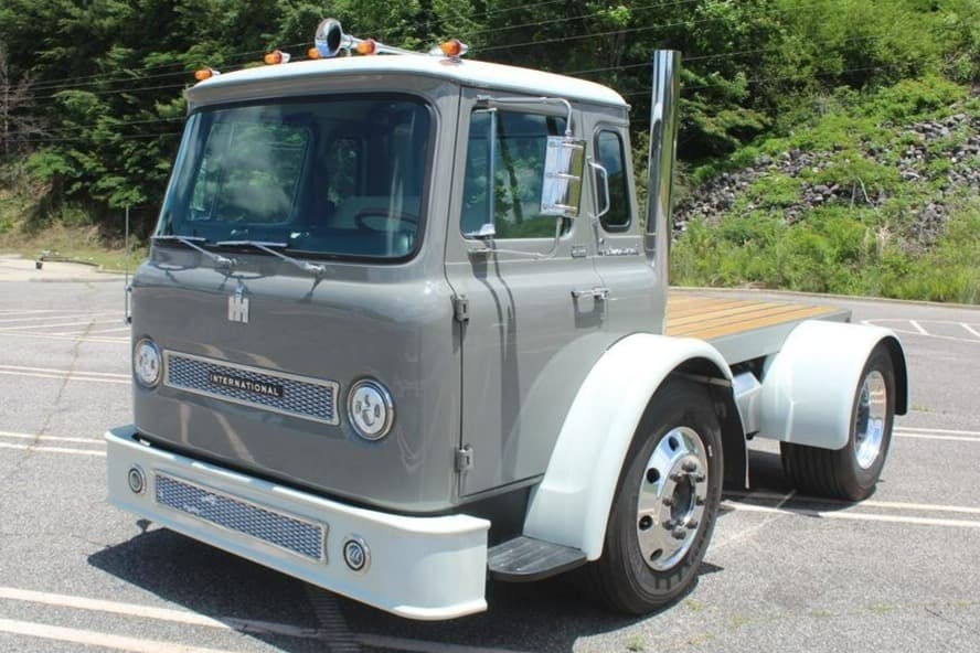 1969 International Harvester Loadstar sold for $39,000
