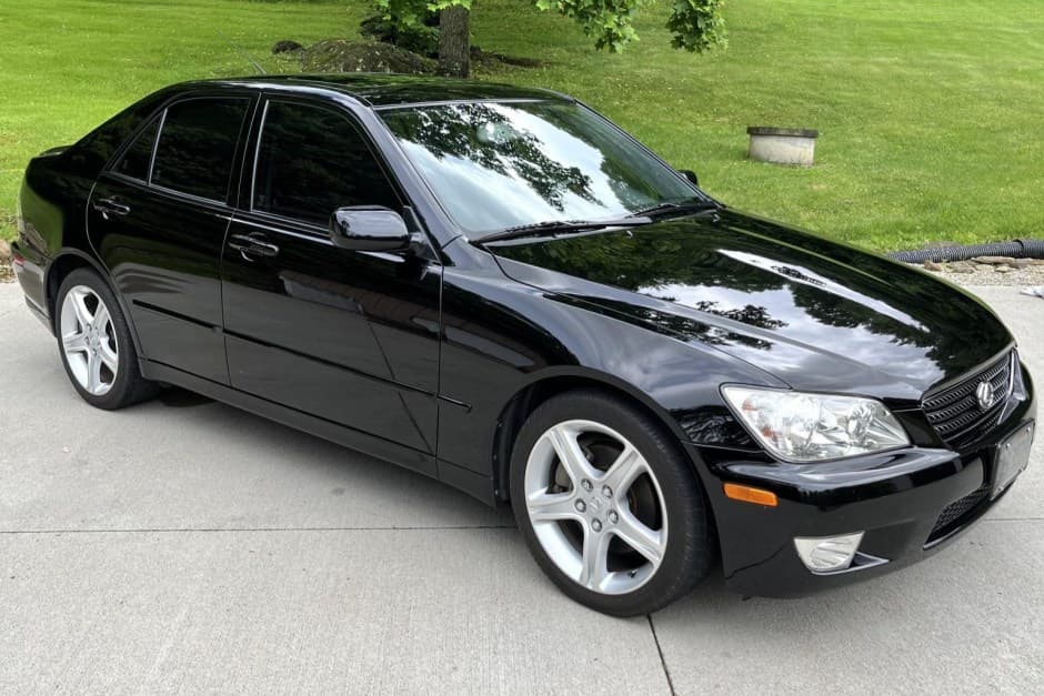2002 Lexus IS sold for $18,500