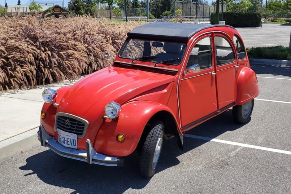 0 Citroen 2CV sold for $13,500