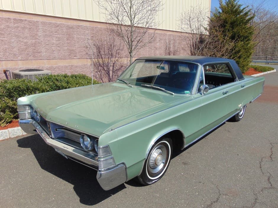 1967 Chrysler New Yorker sold for $10,500