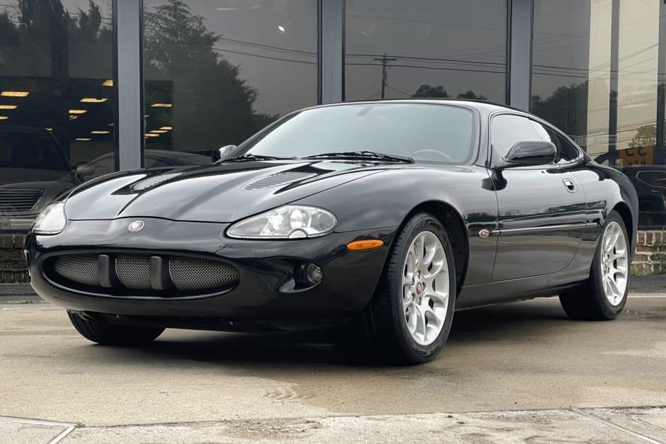 2000 Jaguar XKR sold for $20,222