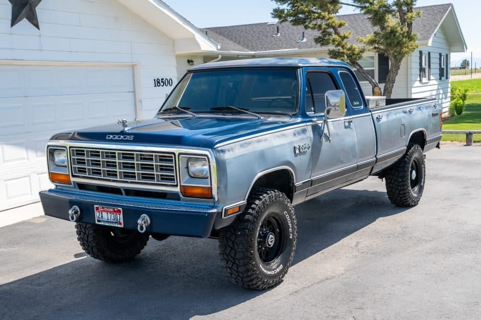 1982 Dodge Ram (1981-1993) sold for $10,300