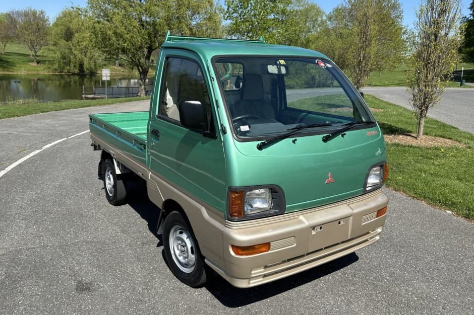 1994 Mitsubishi Minicab sold for $6,000
