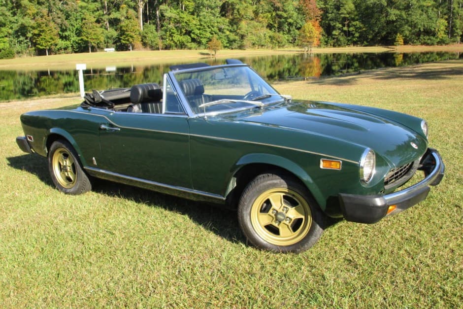 1975 Fiat 124 Spider (1966-1985) sold for $8,500