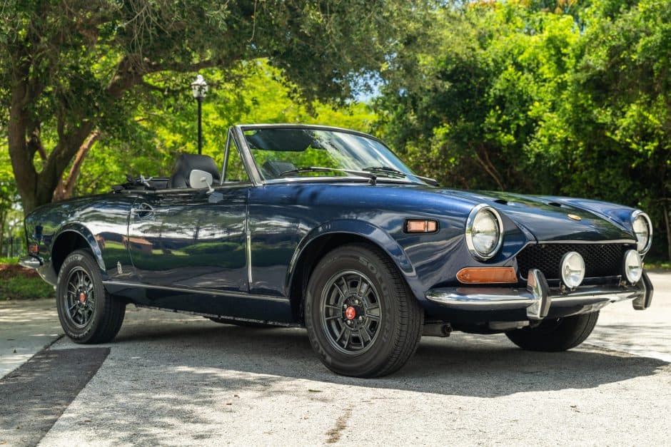 1970 Fiat 124 Spider (1966-1985) sold for $15,050