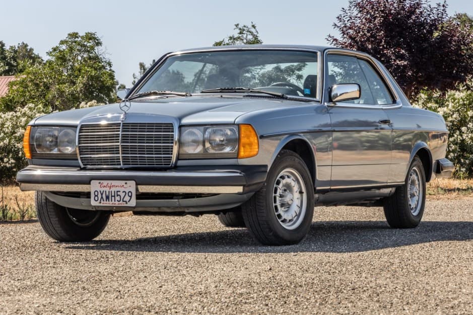 1985 Mercedes-Benz W123 sold for $27,000
