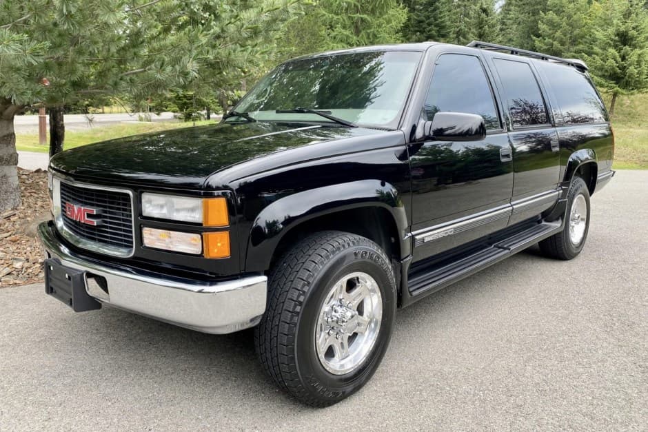 1997 GMC Suburban (GMT400 1992-1999) sold for $21,000