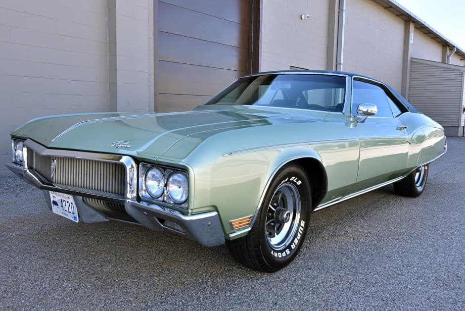 1970 Buick Riviera sold for $15,900