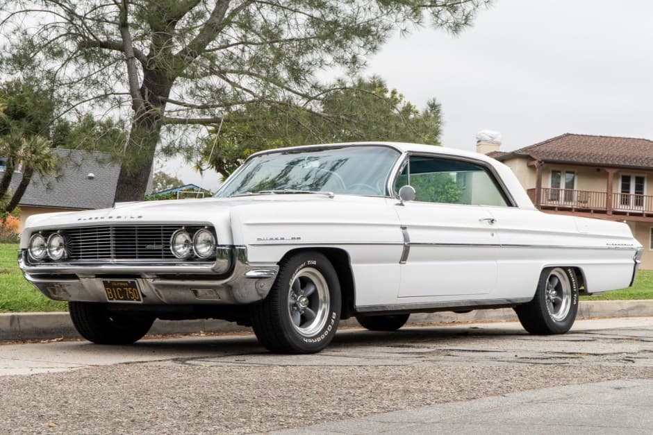 1962 Oldsmobile 88 sold for $16,312